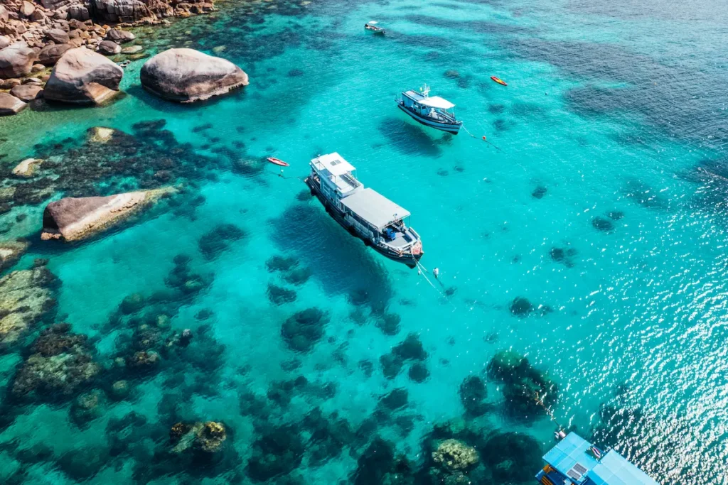 boats-and-crystal-clear-waters
