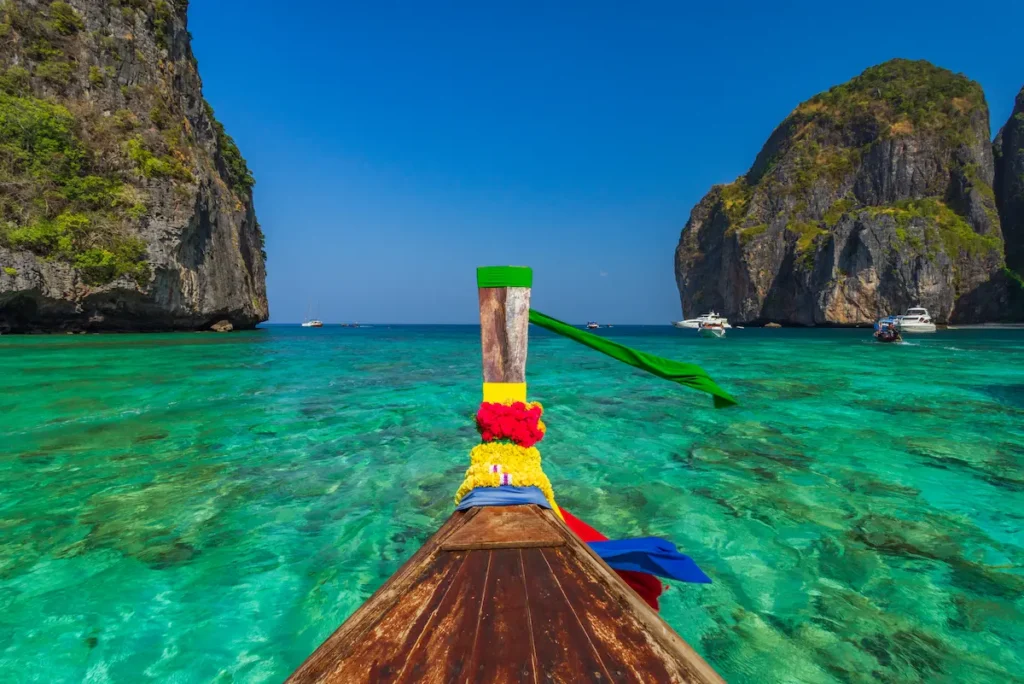 traditional-longtail-boat-in-maya-bay-on-koh-phi-phi